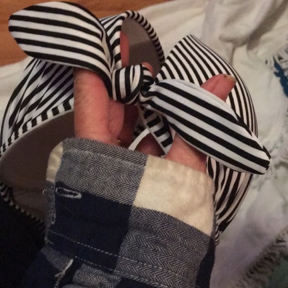 Shade Shore Bikini Swimsuit Top - Picture 3 of 5